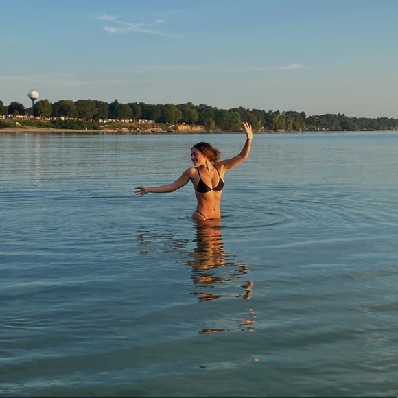 Meet your Posher, Olivia - Picture 1 of 1